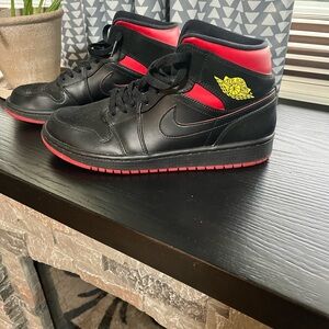 Jordan 1 Retro Mid, Size 8.5. Good condition